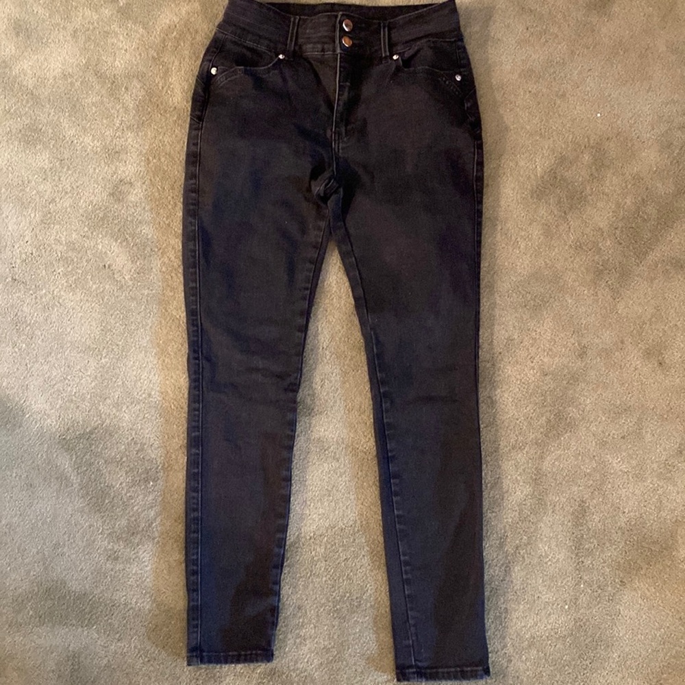 NWOT  Find black jeans with zipper and two button closure size W30 L32